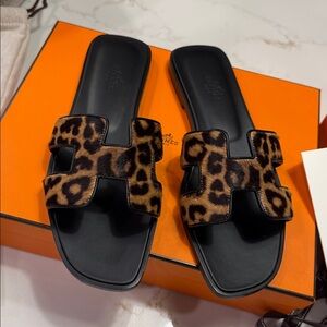 HERMES Oran Leopard Sandals